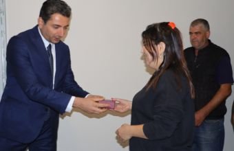 Daşbulaq kəndinə köçən ailələrə mənzillərin açarları təqdim olunub -