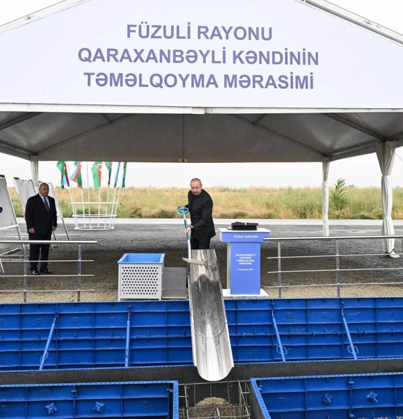 İlham Əliyev Füzuli rayonunun yeni salınacaq Qaraxanbəyli kəndinin təməlini qoyub -