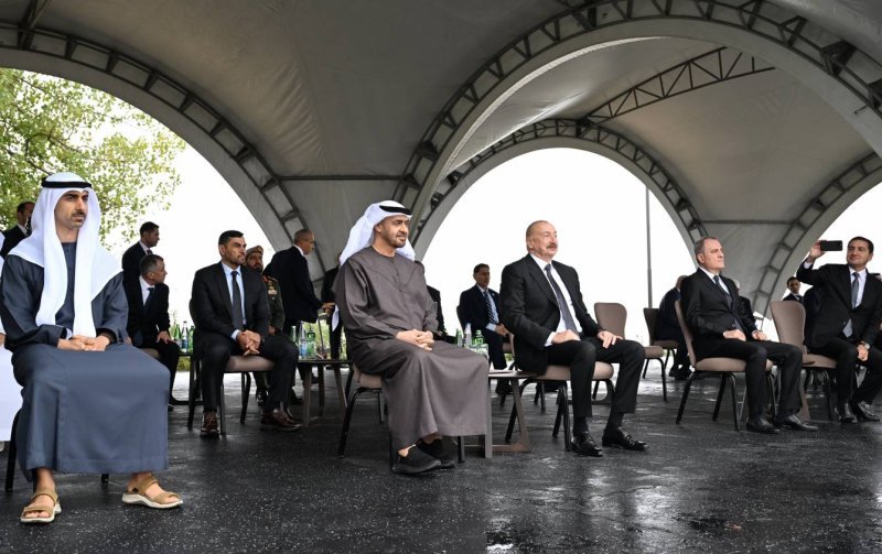 İlham Əliyev və Şeyx Məhəmməd bin Zayed Al Nəhyan Cıdır düzündə Qarabağ atlarının şousunu izləyiblər -
