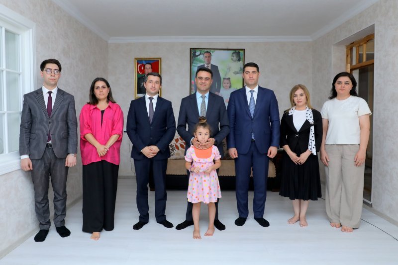 Maliyyə Nazirliyinin kollektivi şəhid övladlarını ziyarət edib -