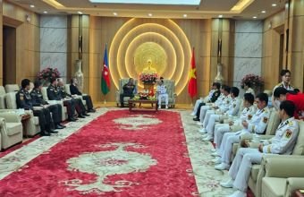 Müdafiə naziri Vyetnam HDQ Komandanlığında olub