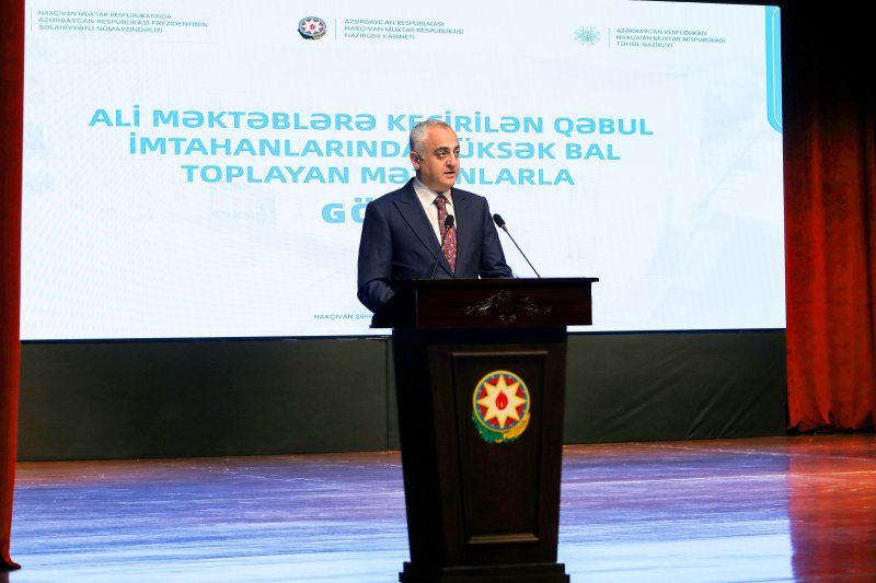 Naxçıvanda qəbul imtahanlarında yüksək nəticə  göstərmiş məzunlarla görüş keçirilib -