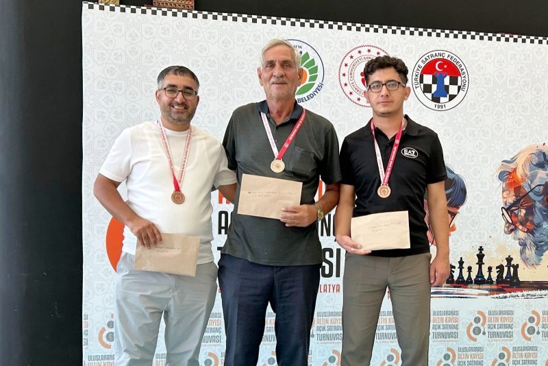 Naxçıvanlı şahmatçılar Malatyada uğur qazanıblar -