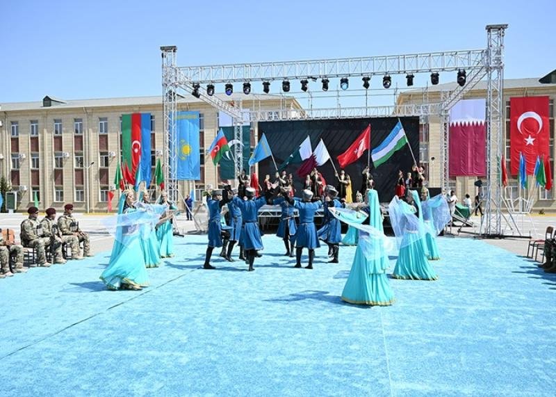 “Qardaşlığımız əbədidir, sarsılmazdır və sonsuzdur” adlı bədii proqram təqdim olunub