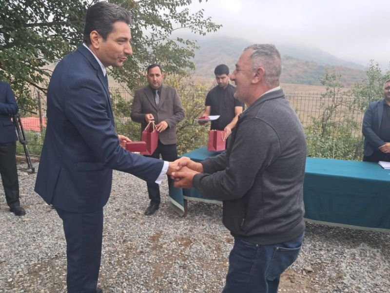 Seyidbəyli kəndinə köçən ailələrə mənzillərin açarları təqdim olunub -