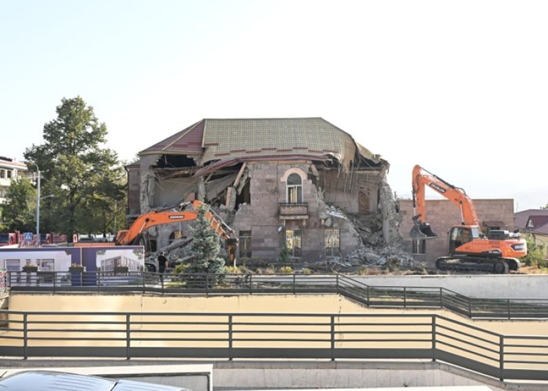 Xankəndidə qondarma rejimin “XİN”inin binasının söküntüsünə başlanılıb -