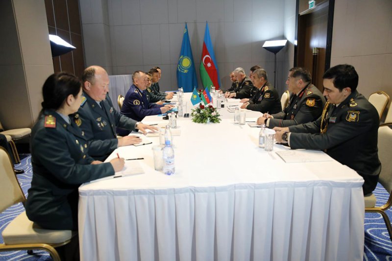 Almatıda Azərbaycan və Qazaxıstan müdafiə nazirləri görüşüb -