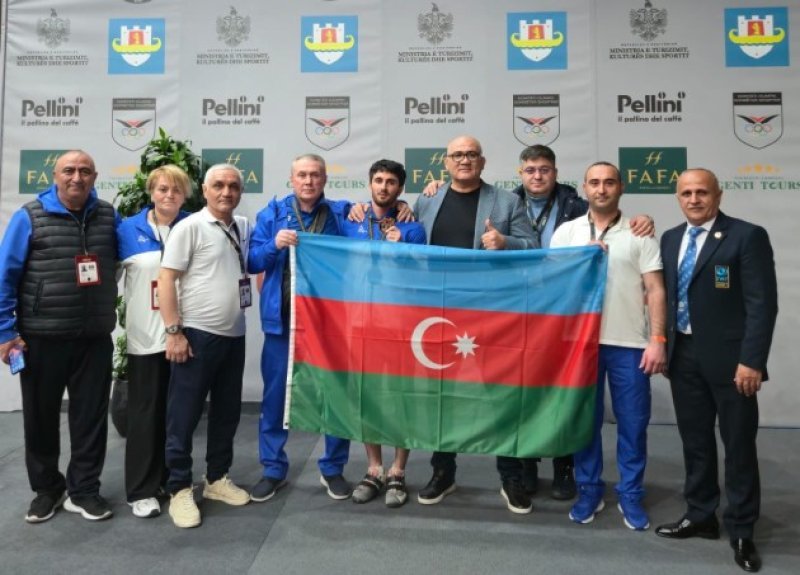 Azərbaycan ağırlıqqaldıranı Avropa birinciliyində 3 gümüş medal qazanıb