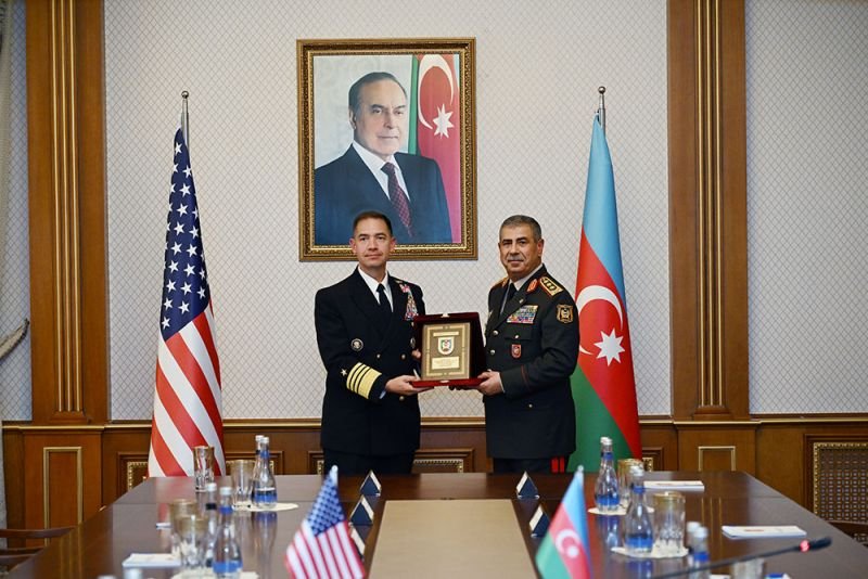 Azərbaycan müdafiə naziri ABŞ Mərkəzi Komandanlığının komandanı ilə görüşüb -