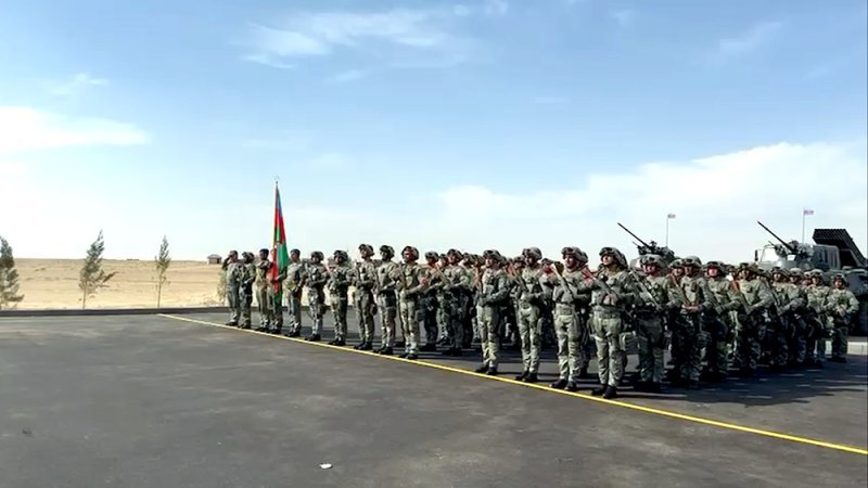 Azərbaycan müdafiə naziri "Birlik - 2025" təlimində iştirak edən heyətlə görüşüb -
