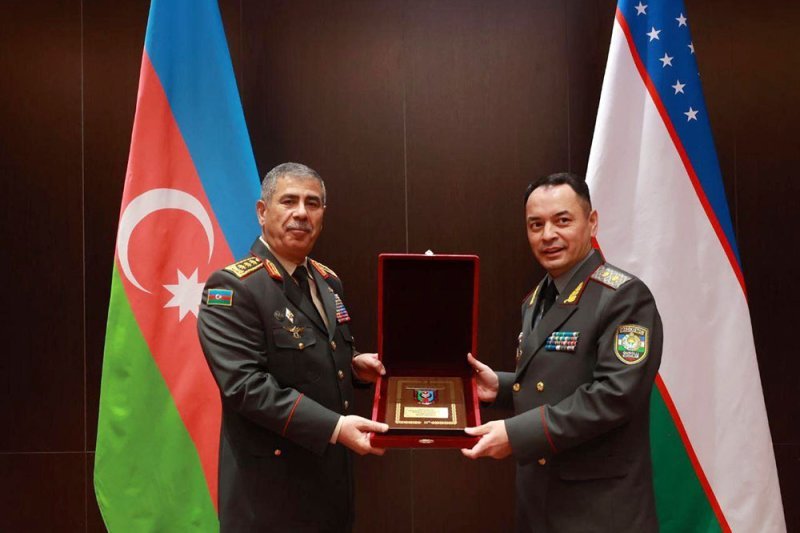 Azərbaycan müdafiə naziri Özbəkistana səfər edib