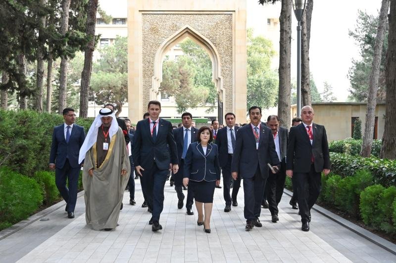 Beynəlxalq Parlament Konfransının iştirakçıları Fəxri xiyabanı və Şəhidlər xiyabanını ziyarət ediblər -