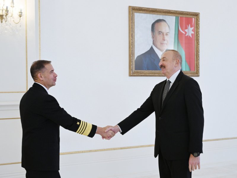 İlham Əliyev ABŞ Mərkəzi Komandanlığının komandanını qəbul edib -