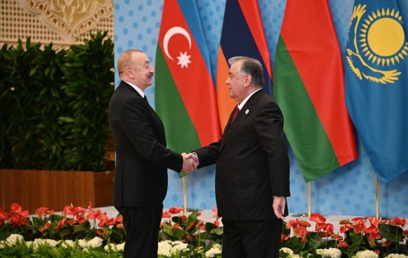 İlham Əliyev MDB Dövlət Başçıları Şurasının iclasında iştirak etmək üçün Düşənbədəki "Millət" sarayına gəlib -