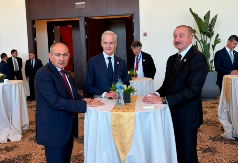 İlham Əliyev Misirdə Nikol Paşinyanla görüş keçirib