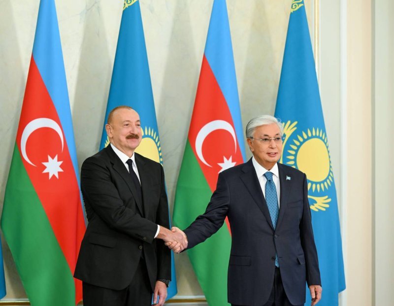 İlham Əliyev Qazaxıstan Prezidentini Azərbaycana səfərə dəvət edib