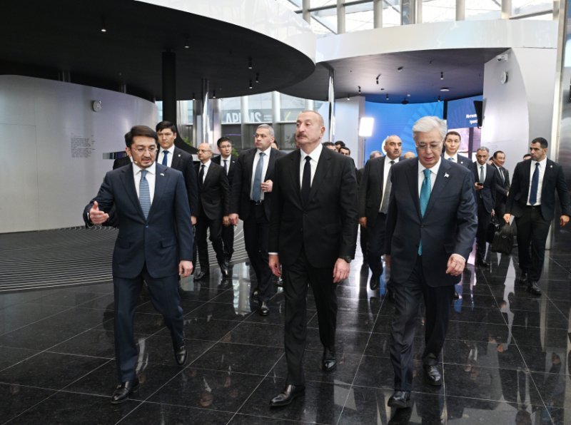 Azərbaycan və Qazaxıstan prezidentləri "Alem.ai" Beynəlxalq Süni İntellekt Mərkəzində olublar -