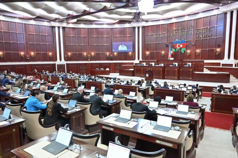 Milli Məclisin növbəti plenar iclası başladı