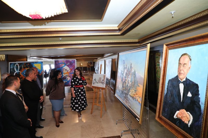 Naxçıvanda “Konstitusiya və Suverenlik İli”nə həsr olunmuş rəsm sərgisi keçirilib -