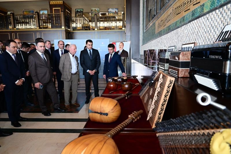 Naxçıvanda musiqi və incəsənət məktəblərinə yeni musiqi alətləri təqdim olunub -