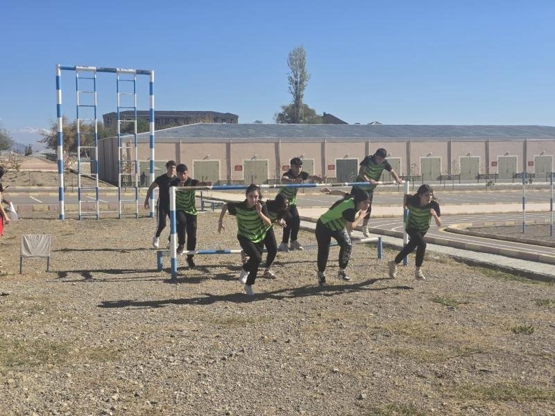 Naxçıvanda tələbələr hərbi-idman oyununda yarışıblar -