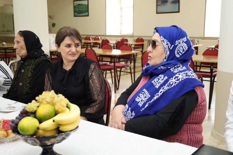 Ombudsman Günay Rzayeva Beynəlxalq Ahıllar Günü münasibətilə ahıllara baş çəkib -