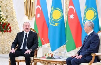 Qazaxıstanda İlham Əliyevin şərəfinə baş tutan ziyafətdə "Tut ağacı" mahnısı səsləndirilib