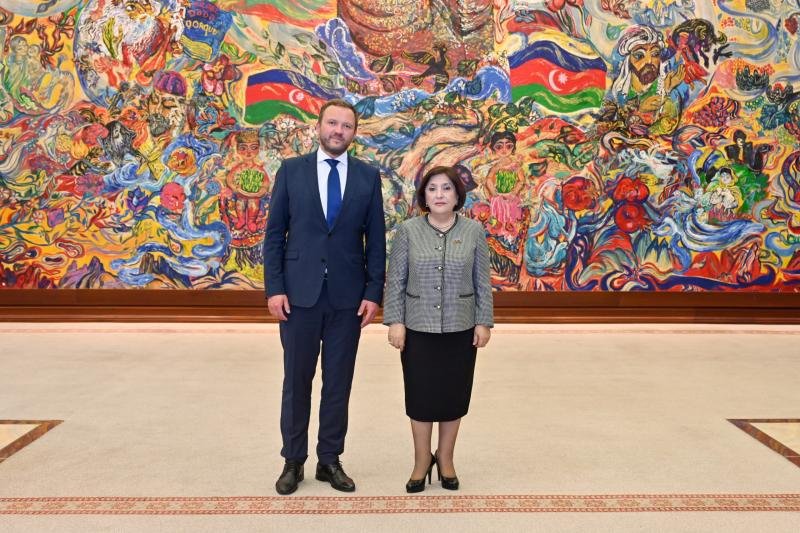 Sahibə Qafarova Estoniyanın xarici işlər naziri ilə görüşüb
