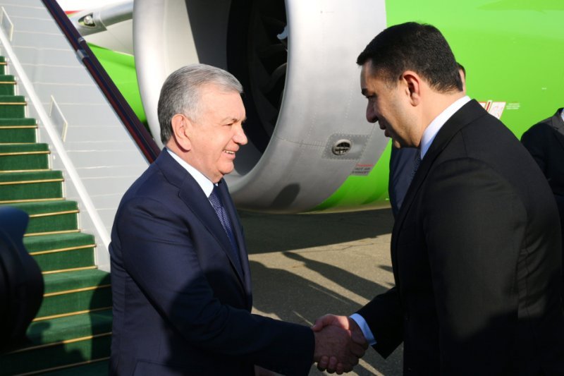 Şavkat Mirziyoyev Azərbaycanda səfərdədir