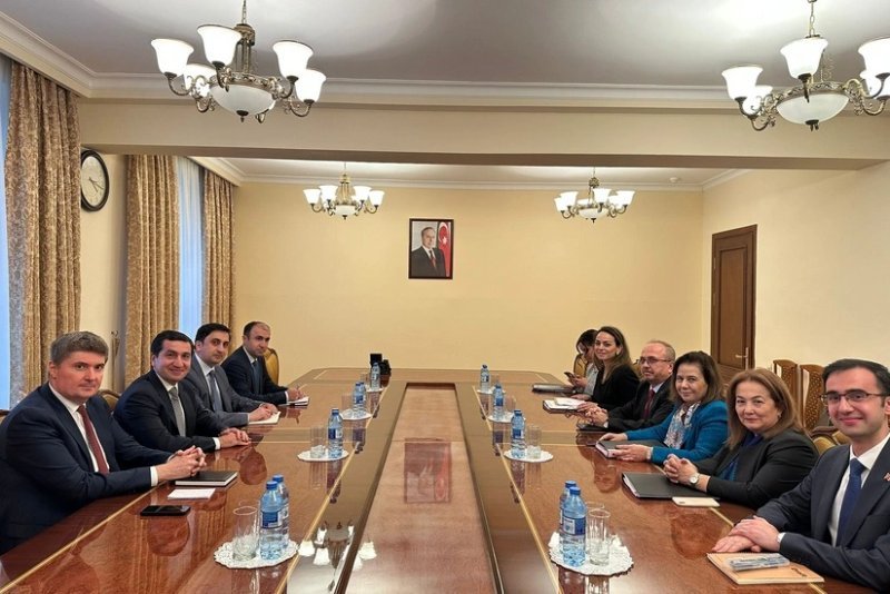 Türkiyə XİN başçısının müavini Hikmət Hacıyevlə ikitərəfli münasibətləri müzakirə edib