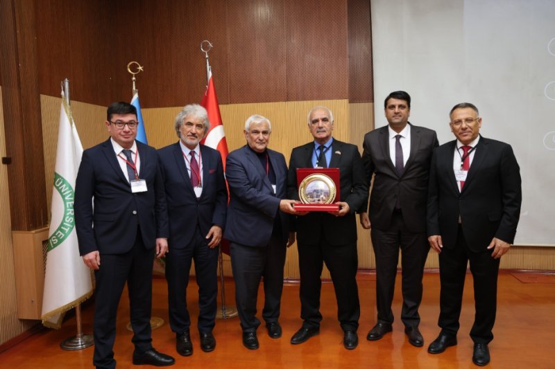 Türkiyədə “Dədə Qorqud” dastanına həsr olunmuş beynəlxalq konfrans keçirilib -