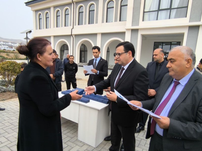 Ağdamın Xıdırlı kəndinə yola salınan köç karvanı çatıb, açarlar təqdim edilib