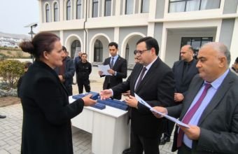 Ağdamın Xıdırlı kəndinə yola salınan köç karvanı çatıb, açarlar təqdim edilib