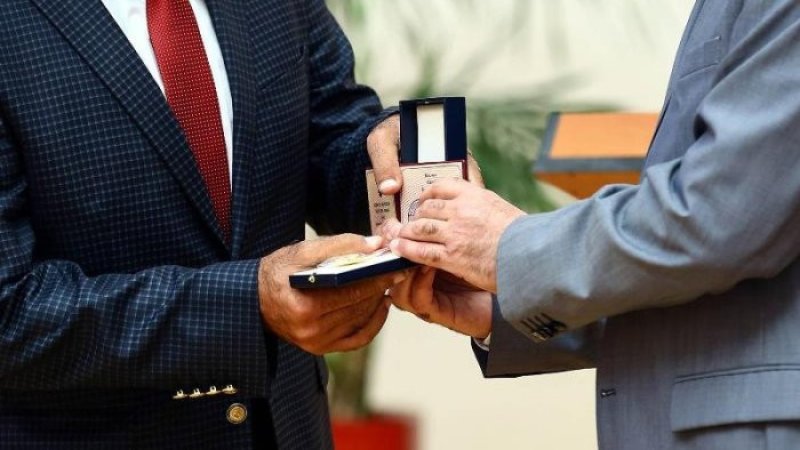 Azərbaycanda fəxri adlara görə 4 mindən çox şəxsə təqaüd verilir