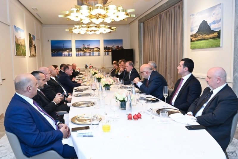 Azərbaycanla İtaliya arasında müxtəlif sahələr üzrə fikir mübadiləsi aparılıb