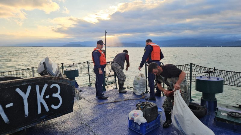 Dənizdə batma təhlükəsi ilə üzləşən balıqçılar xilas ediliblər -