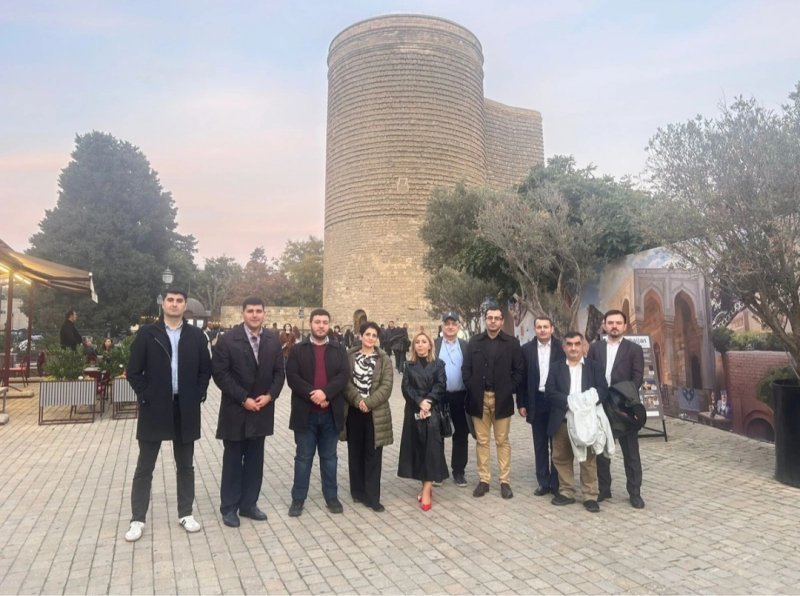 Ermənilər Azərbaycana gəldi, paytaxtı gəzdi