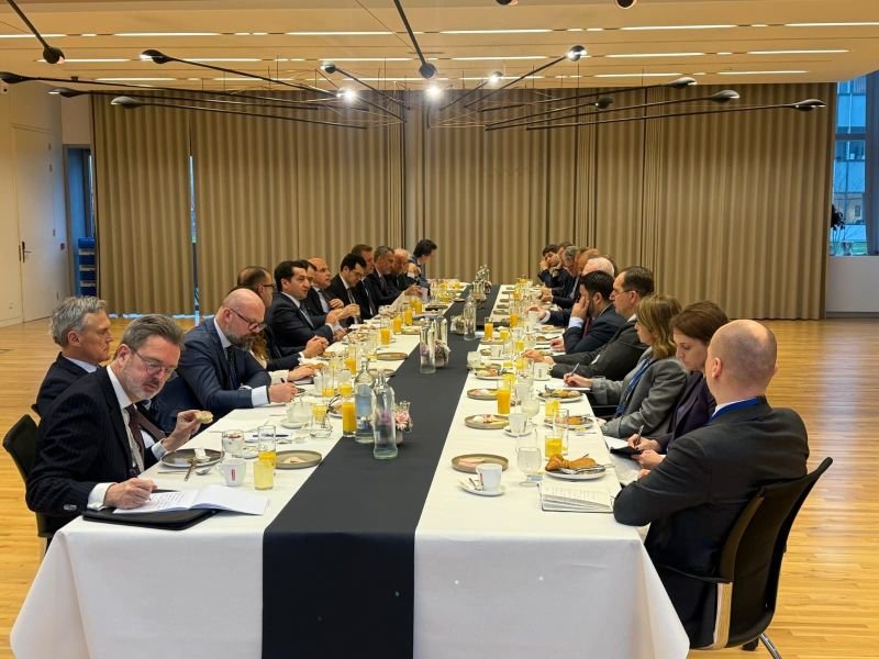 Hikmət Hacıyev NATO-nun Baş Qərargahında olub