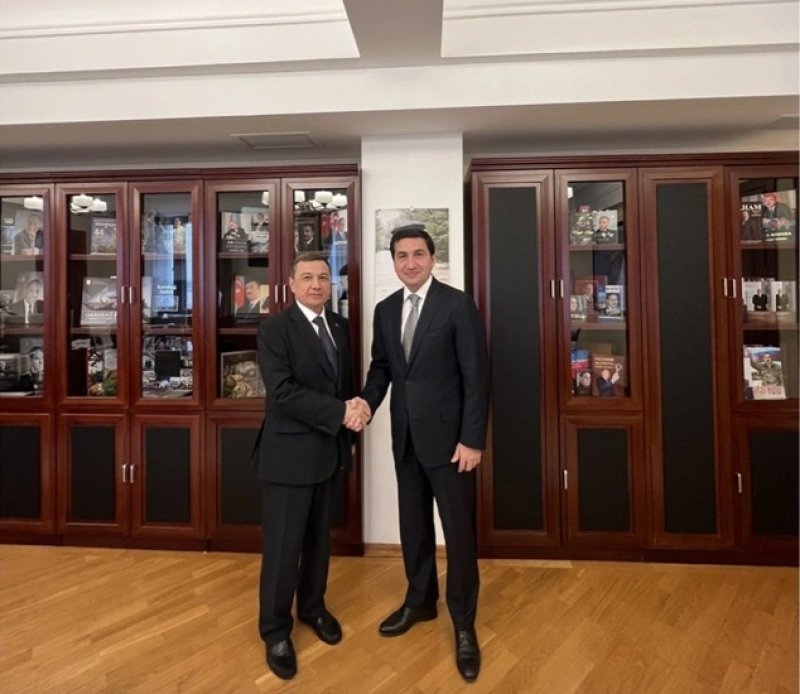Hikmət Hacıyev Türkmənistanın Azərbaycandakı səfiri ilə görüşüb