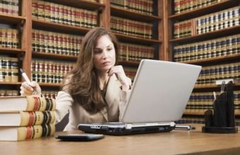 İşçiyə vurulan zərərin ödənilməsi qaydası necə həyata keçirilir ? -