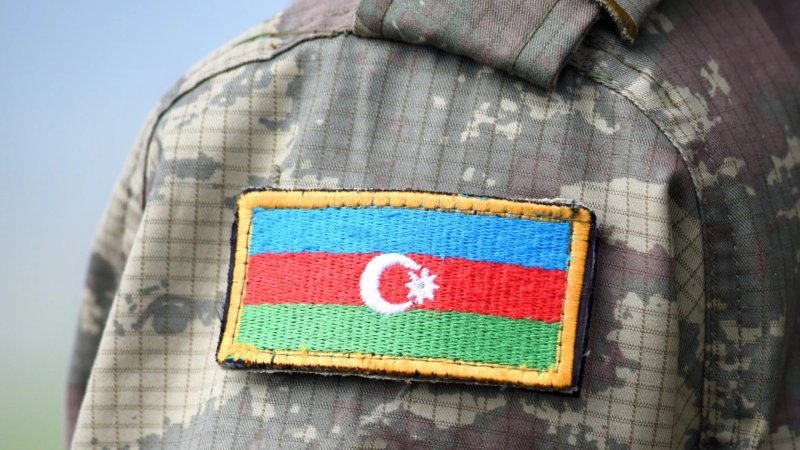 Leytenant hərbi rütbəsi verilən hərbi qulluqçuların siyahısı genişləndirilir