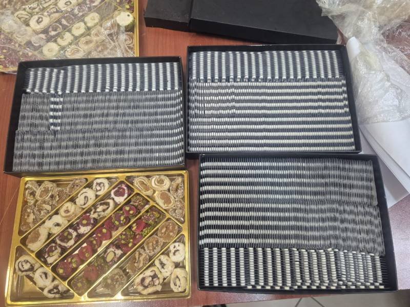 Şirniyyat qutularının içərisində gizlədilən dərman preparatları aşkar edilib