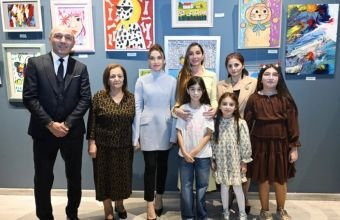 Arzu Əliyeva və Alena Əliyeva "Rənglərdə yaşanan 10 il" mövzusunda keçirilən sərgidə iştirak ediblər