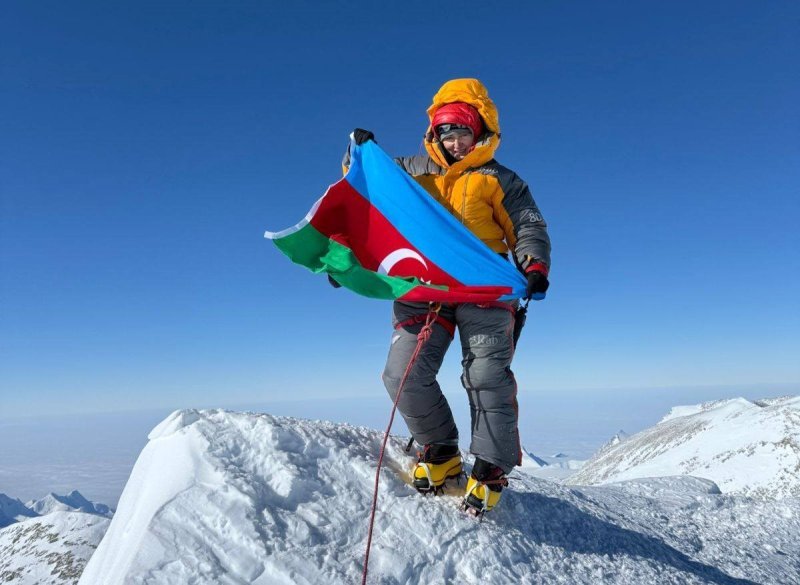 Azərbaycan alpinisti Antarktidanın ən yüksək zirvəsini fəth edib