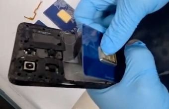 Azərbaycan gömrükçüləri mobil telefonda gizlədilmiş qızıl külçələr aşkarlayıb