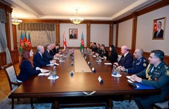 Azərbaycan və Böyük Britaniya arasında hərbi əməkdaşlıq məsələləri müzakirə edilib -