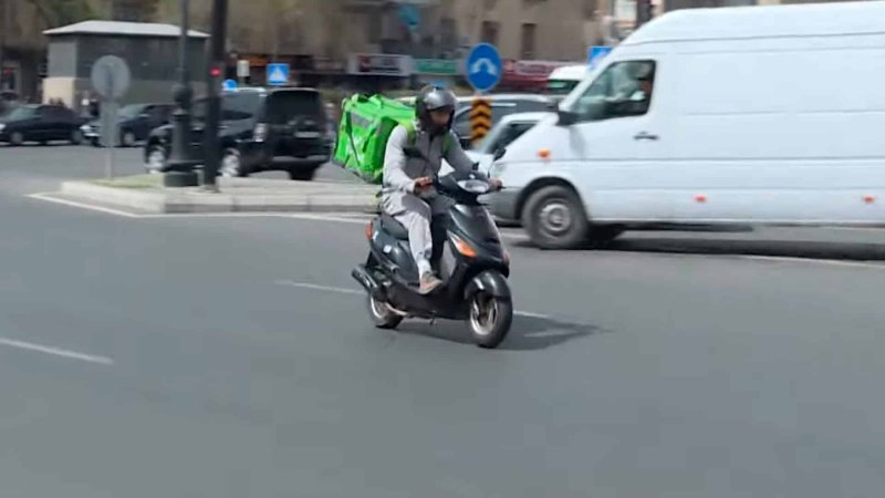 Dəbilqəsiz moped idarə edənlər cərimələnəcək