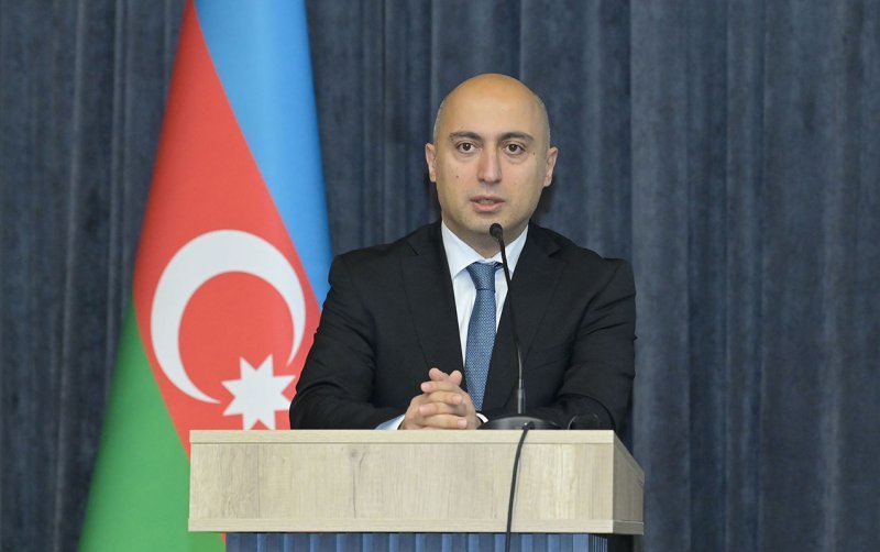 Emin Əmrullayev: Təhsilalanın Azərbaycan dilini mükəmməl bilməsi vacibdir