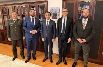 Hikmət Hacıyev NATO nümayəndəsi ilə görüşüb