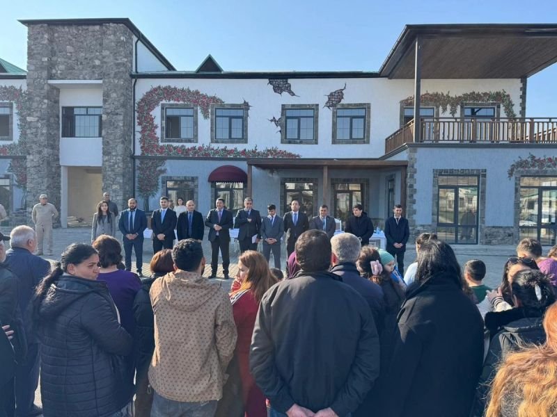 Köç karvanları Qırmızı Bazar, Məmmədbəyli, Şuşakənd və Xanyurduya çatıb, açarlar təqdim edilib
